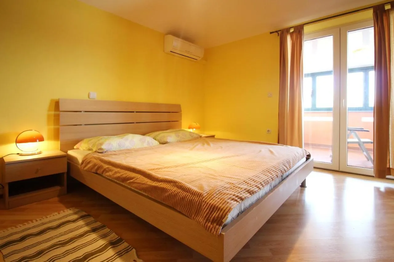 Apartments Pintar Zarok Baska  0*, Baska (Krk)
