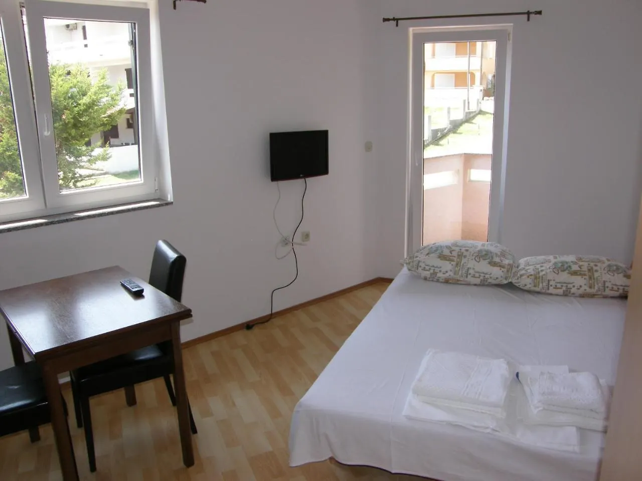 Apartments Pintar Zarok Baska  Croatia