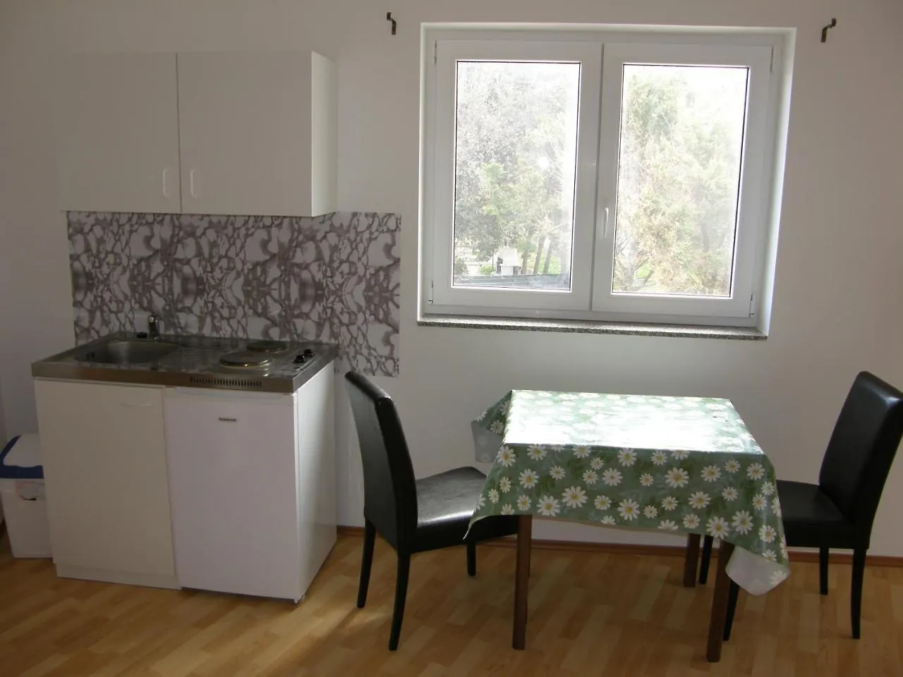 Apartments Pintar Zarok Baska  0*, Baska (Krk) Croatia