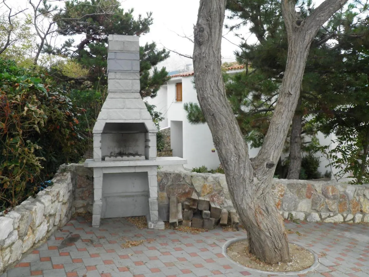 Apartments Pintar Zarok Baska  Croatia